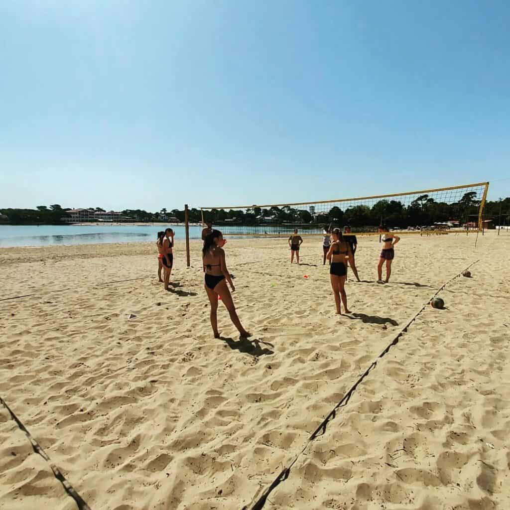 Initiation Beach-Volley pour nos jeunes vertes ⛱️